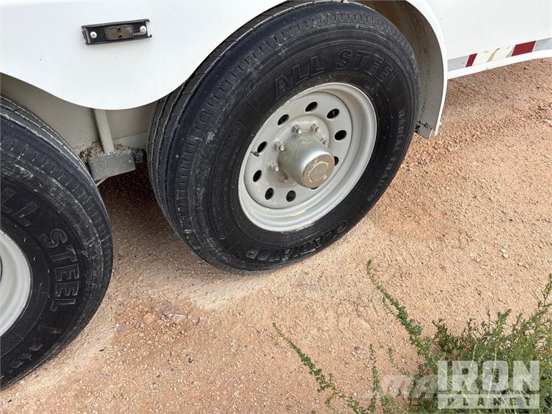 CM C52404600260 16 ft T/A Enclosed Trailer Причепи-фургони
