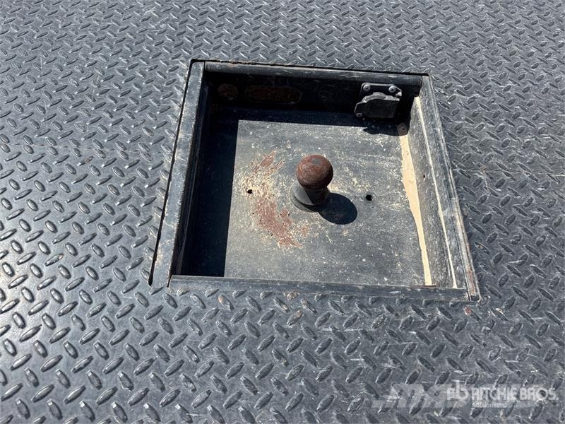 CM RD-02845842 Truck Flatbed Body Фургони
