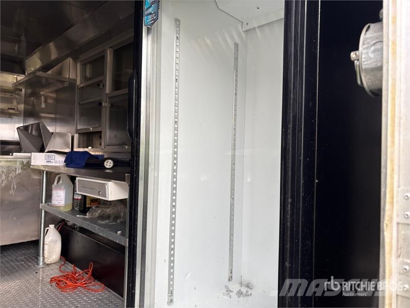  Coast 2  16 ft T/A Food Concession Trailer Druge prikolice