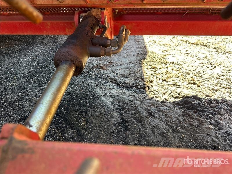  Colombo TWIN MP Pull Type 6 Row Peanut Harvester Farm machinery