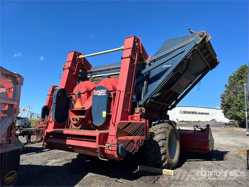  Colombo TWIN MP Pull Type 6 Row Peanut Harvester Farm machinery