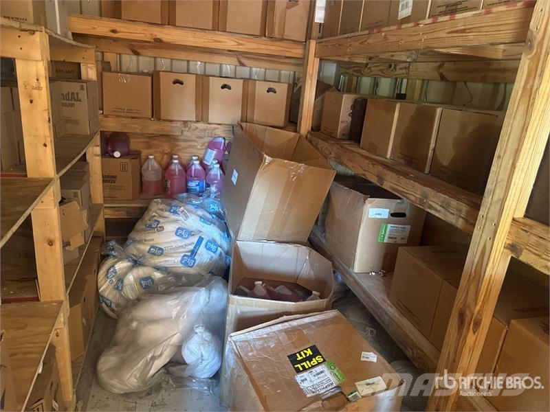  Conex Box 472780-4 (Roll Up Doors, office w/A/C) 4 Kontejnerji za skladiščenje