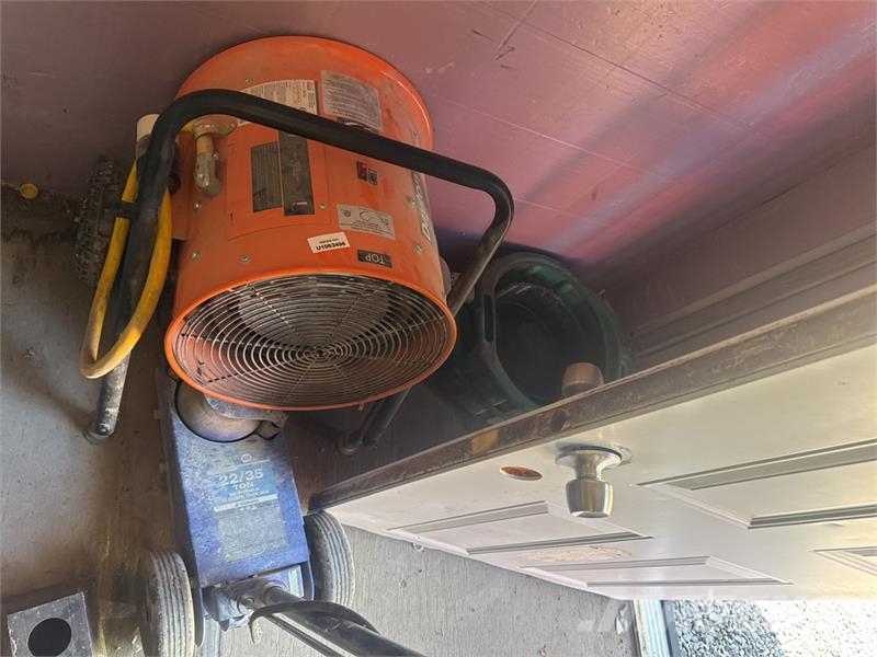  Conex Box 472780-4 (Roll Up Doors, office w/A/C) 4 Kontejnerji za skladiščenje