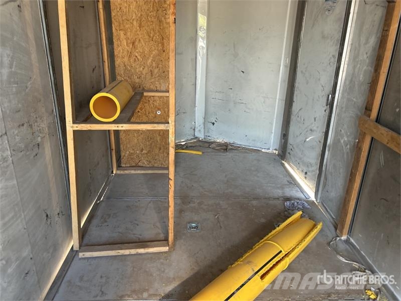 Continental Cargo TXVA716TA3 18 ft T/A Enclosed Trailer Rimorchi cassonati