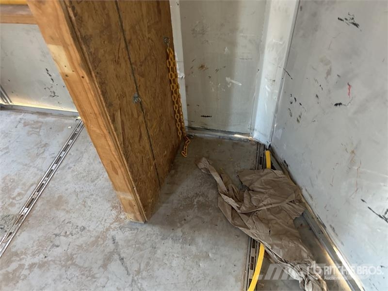 Continental Cargo TXVA716TA3 18 ft T/A Enclosed Trailer Rimorchi cassonati