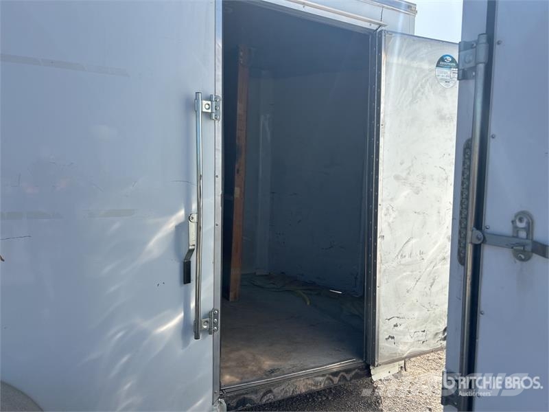 Continental Cargo TXVA716TA3 18 ft T/A Enclosed Trailer Rimorchi cassonati