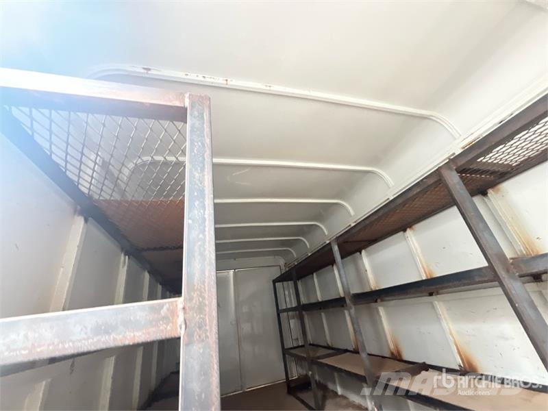  Contract Manufacturer 16 ft T/A Enclosed Trailer Furgons