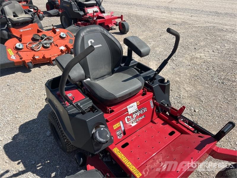 Country Clipper 1842KAT-A125 Zero-Turn Lawn Mower (Unused) Riding mowers