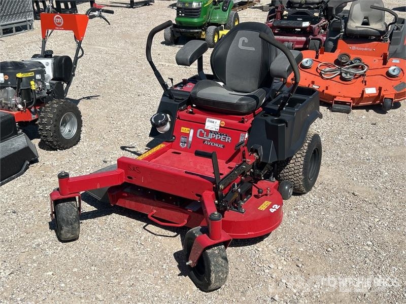 Country Clipper 1842KAT-A125 Zero-Turn Lawn Mower (Unused) Riding mowers
