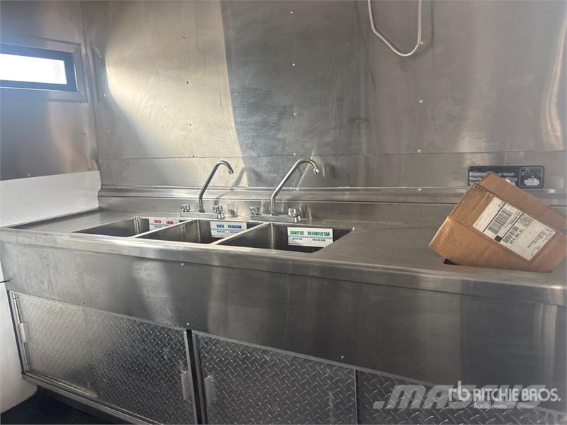  Crazy Monkey 15 ft 10 in T/A Food Concession Trail Otros remolques