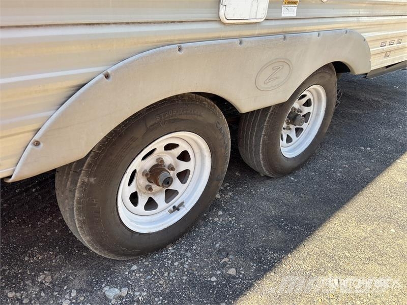 Crossroads Zinger 27BH 27 ft T/A Travel Trailer Citas piekabes
