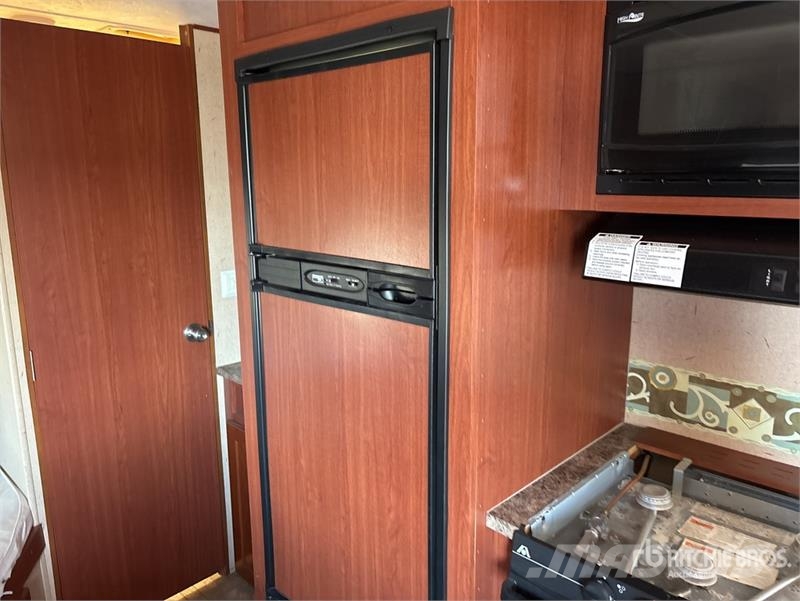 Crossroads Zinger 27BH 27 ft T/A Travel Trailer Citas piekabes