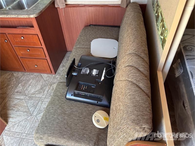 Crossroads Zinger 27BH 27 ft T/A Travel Trailer Citas piekabes