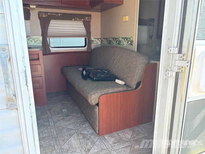 Crossroads Zinger 27BH 27 ft T/A Travel Trailer Citas piekabes