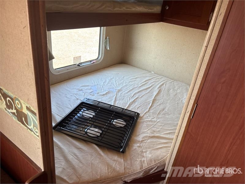 Crossroads Zinger 27BH 27 ft T/A Travel Trailer Citas piekabes