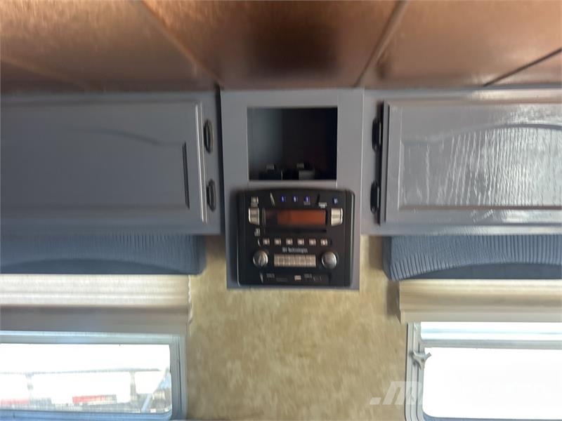 Crossroads Zinger 34 ft T/A Travel Trailer Altri rimorchi
