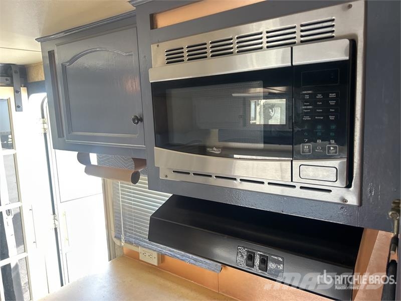 Crossroads Zinger 34 ft T/A Travel Trailer Altri rimorchi