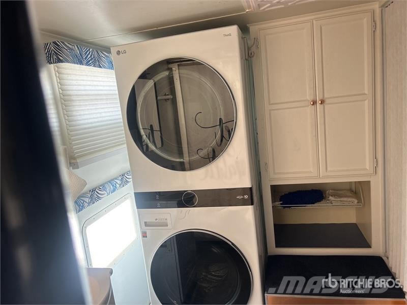 Crossroads Zinger 34 ft T/A Travel Trailer Altri rimorchi