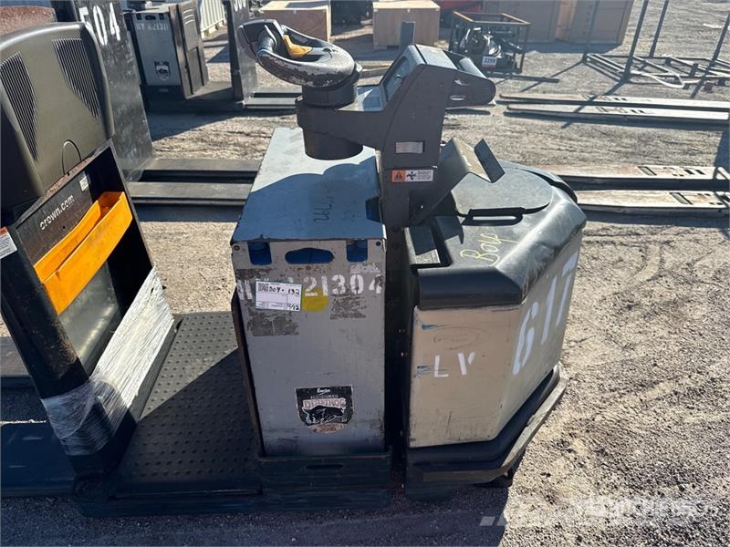 Crown PC4500-80 8000 lb Pallet Jack 手动码垛机