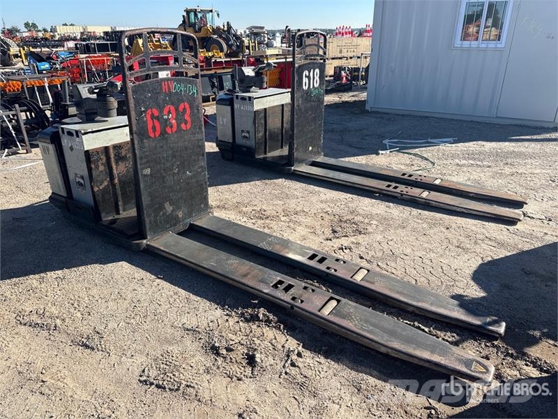 Crown PC4500-80 8000 lb Pallet Jack 手动码垛机