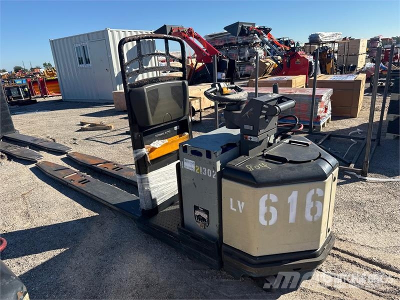 Crown PC4500-80 8000 lb Pallet Jack 手动码垛机