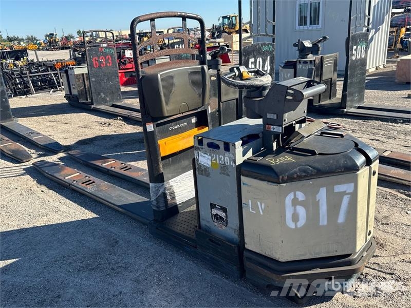 Crown PC4500-80 8000 lb Pallet Jack 手动码垛机