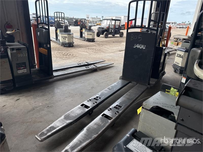 Crown PC4500-80 8000 lb Electric Pallet Jack 手拉式油壓拖板車