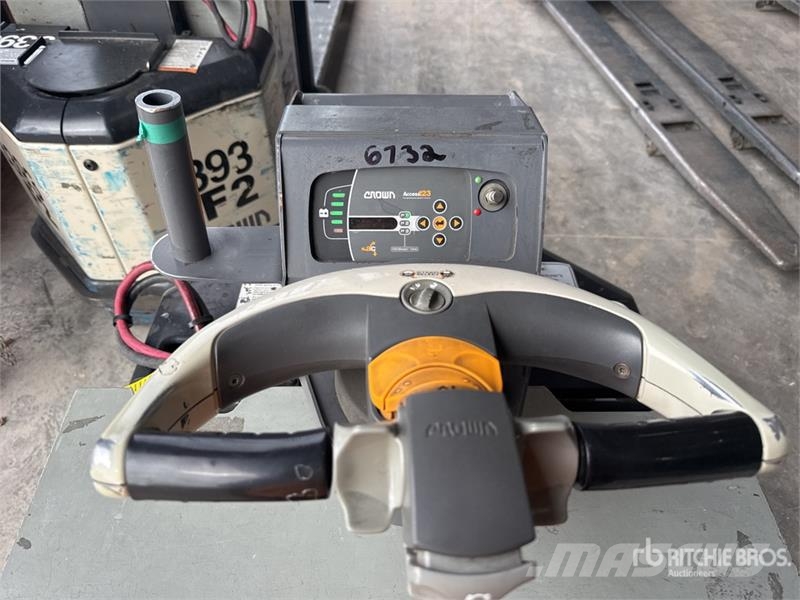 Crown PC4500-80 8000 lb Electric Pallet Jack Ručni paletar
