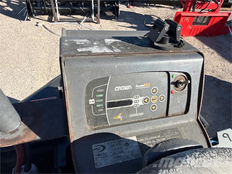 Crown PC4500-80 8000 lb Pallet Jack 手动码垛机