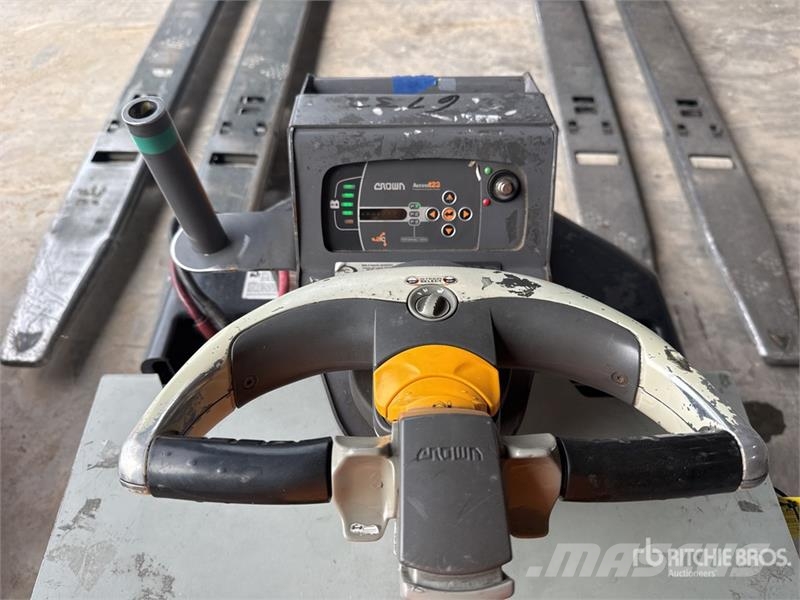 Crown PC4500-80 8000 lb Electric Pallet Jack 手拉式油壓拖板車