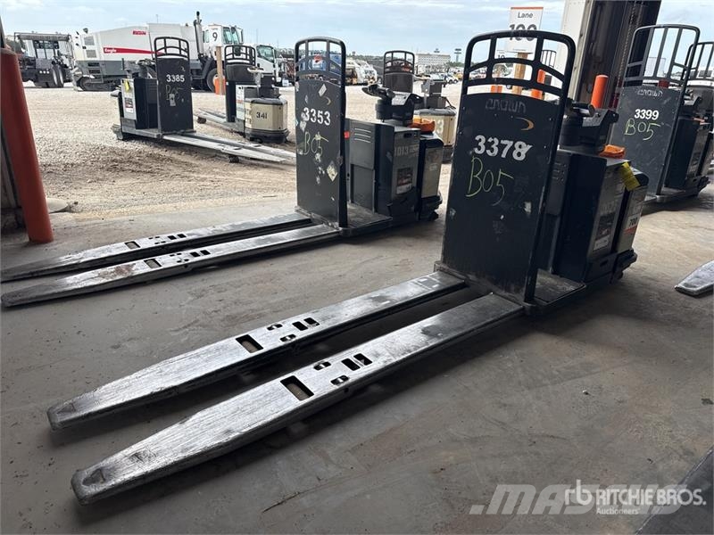 Crown PC4500-80 8000 lb Electric Pallet Jack 手拉式油壓拖板車