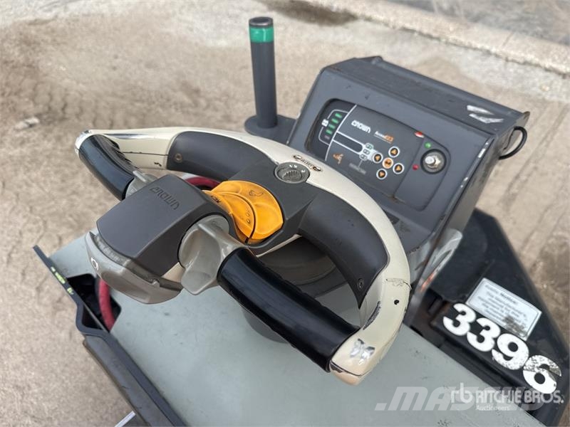 Crown PC4500-80 8000 lb Electric Pallet Jack Ručný paletový vozík
