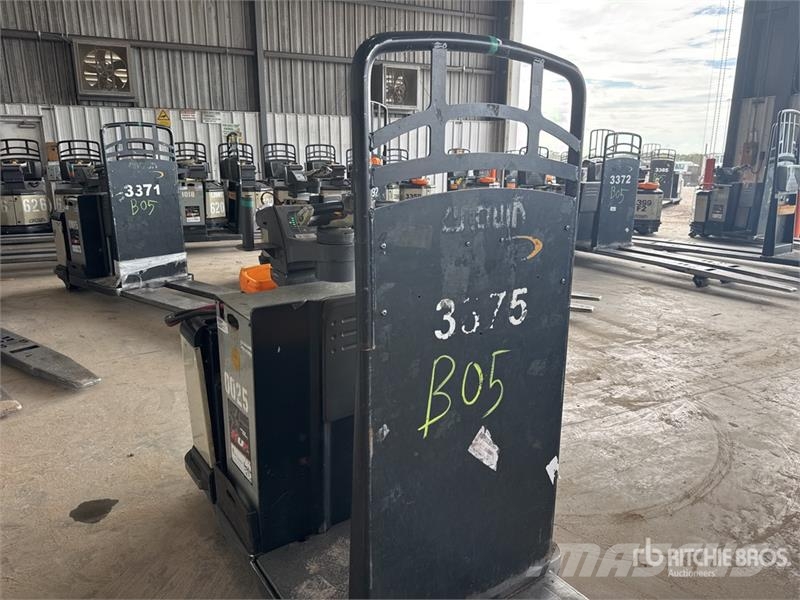 Crown PC4500-80 8000 lb Electric Pallet Jack Ручные гидравлические тележки