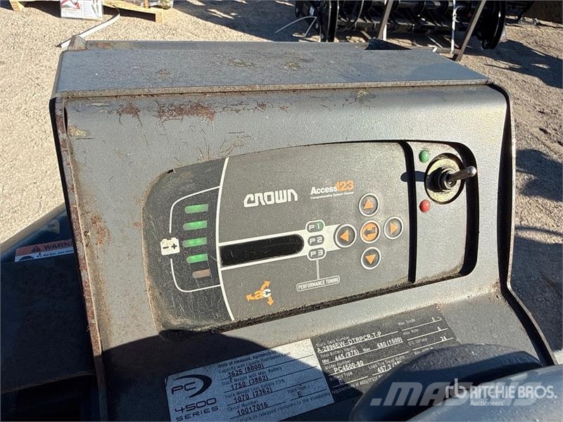 Crown PC4500-80 8000 lb Pallet Jack 手动码垛机