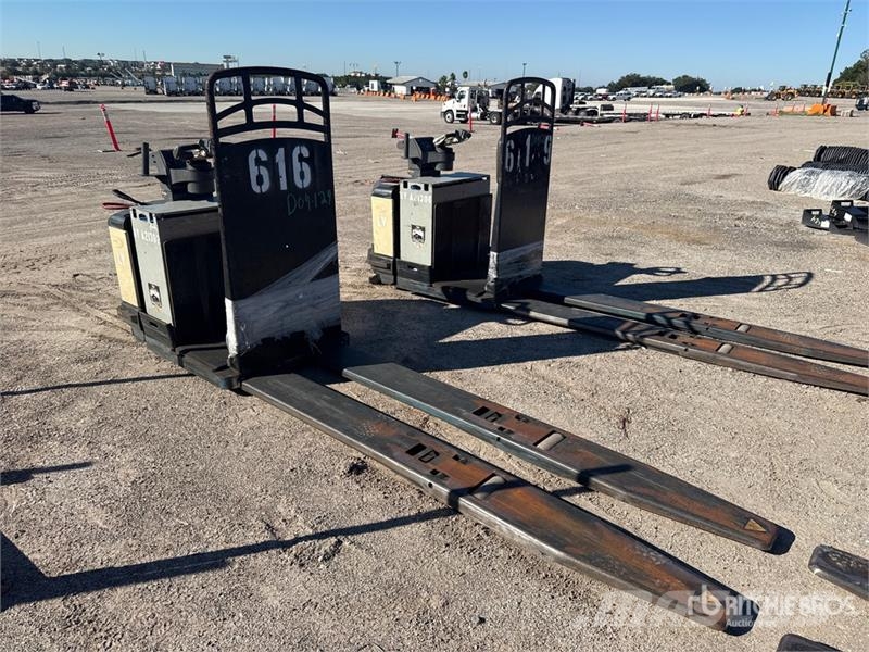 Crown PC4500-80 8000 lb Pallet Jack 手动码垛机