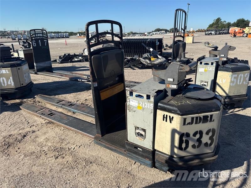 Crown PC4500-80 8000 lb Pallet Jack 手动码垛机