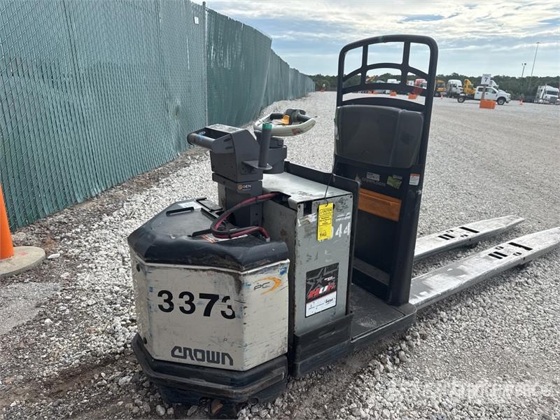 Crown PC4500-80 8000 lb Electric Pallet Jack 手拉式油壓拖板車