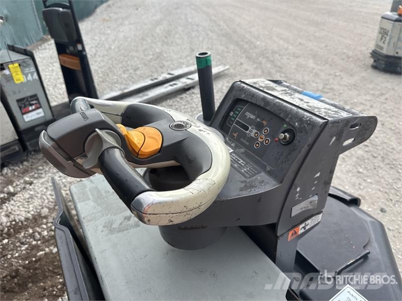 Crown PC4500-80 8000 lb Electric Pallet Jack Transpaletas Manuales
