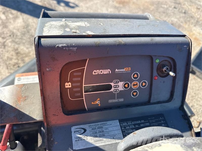 Crown PC4500-80 8000 lb Pallet Jack 手动码垛机