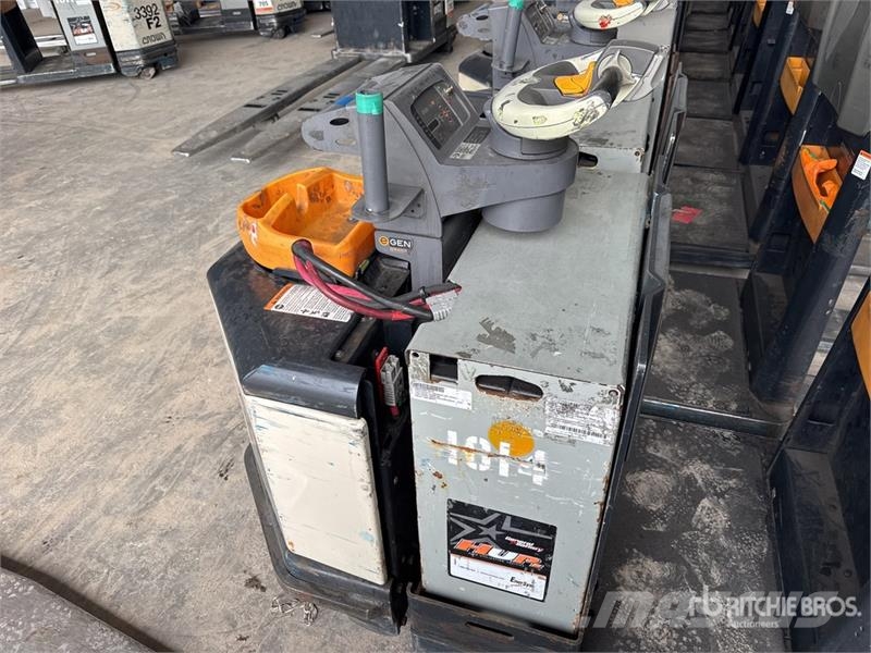 Crown PC4500-80 8000 lb Electric Pallet Jack 手拉式油壓拖板車