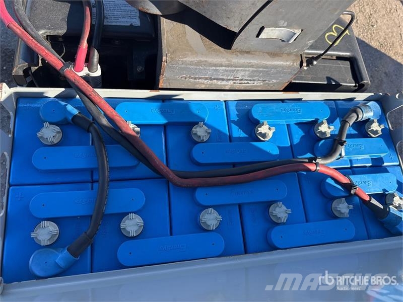Crown PC4500-80 8000 lb Pallet Jack 手动码垛机