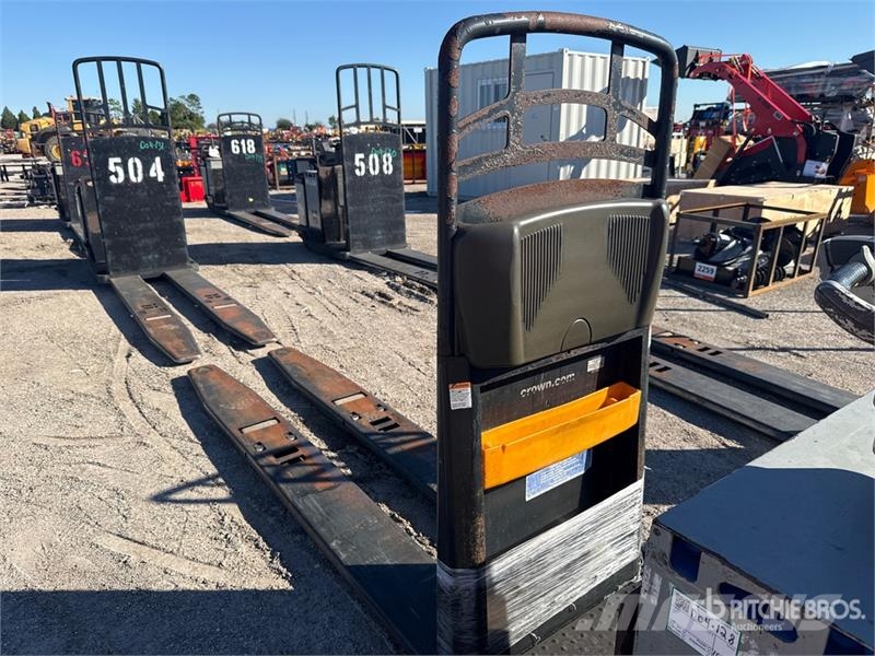 Crown PC4500-80 8000 lb Pallet Jack 手动码垛机