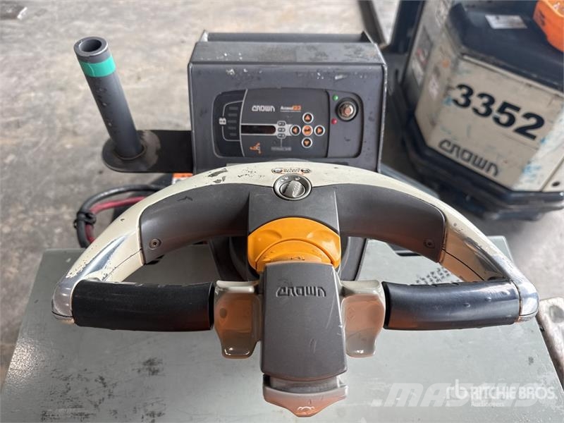 Crown PC4500-80 8000 lb Electric Pallet Jack Ručni paletar