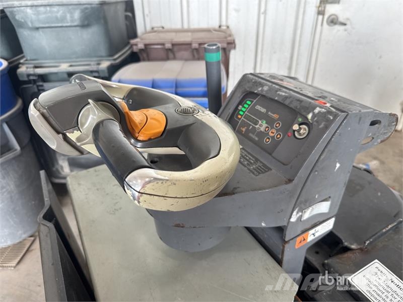 Crown PC4500-80 8000 lb Electric Pallet Jack 手拉式油壓拖板車