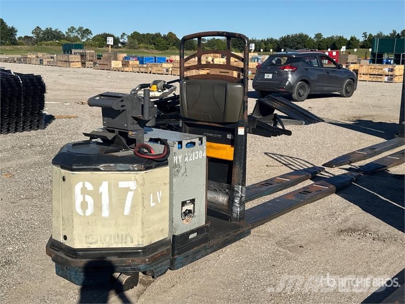 Crown PC4500-80 8000 lb Pallet Jack 手动码垛机