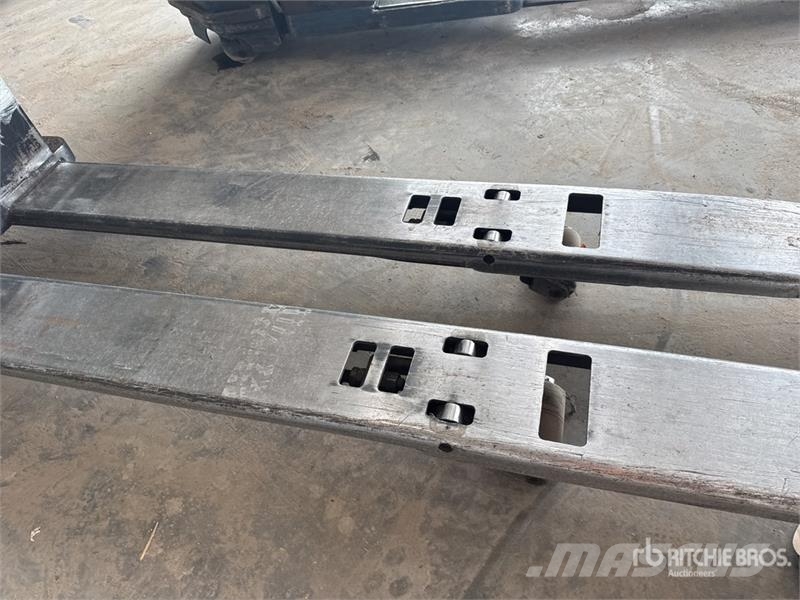 Crown PC4500-80 8000 lb Electric Pallet Jack 手拉式油壓拖板車