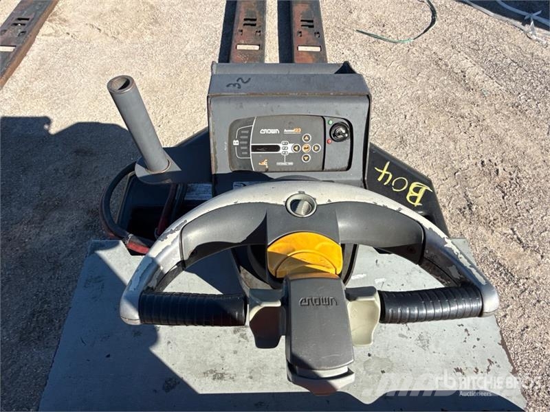 Crown PC4500-80 8000 lb Pallet Jack Kézi raklapemelő