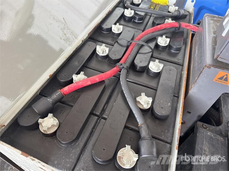 Crown PC4500-80 8000 lb Electric Pallet Jack 手拉式油壓拖板車