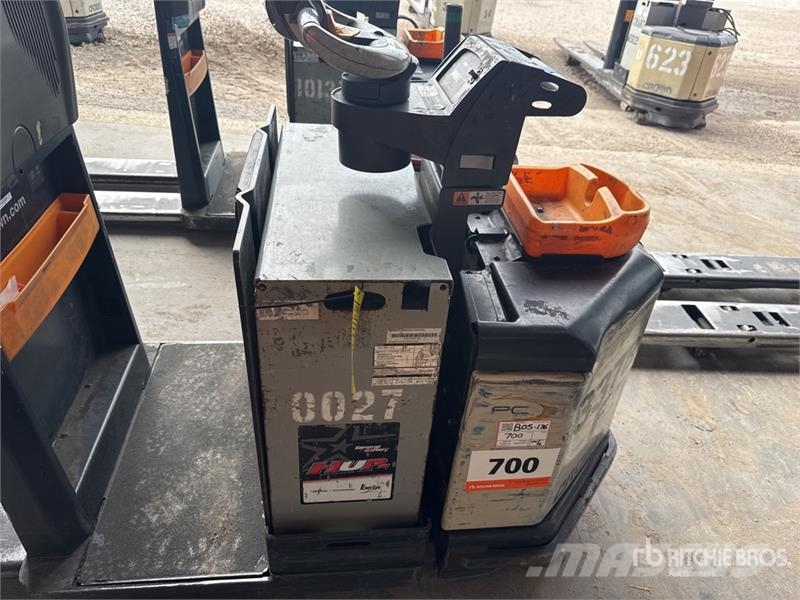 Crown PC4500-80 8000 lb Electric Pallet Jack 手拉式油壓拖板車