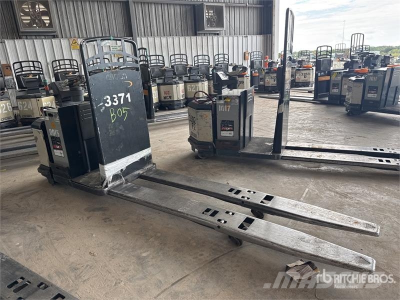 Crown PC4500-80 8000 lb Electric Pallet Jack 手拉式油壓拖板車